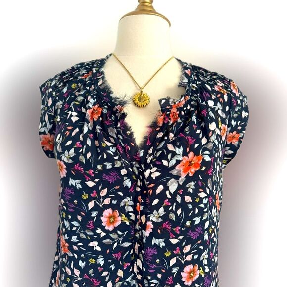 Beautiful Daniel Rainn floral top! - Picture 5 of 12